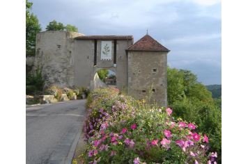 La porte haute (entrée du village médiéval)  ville de Liverdun